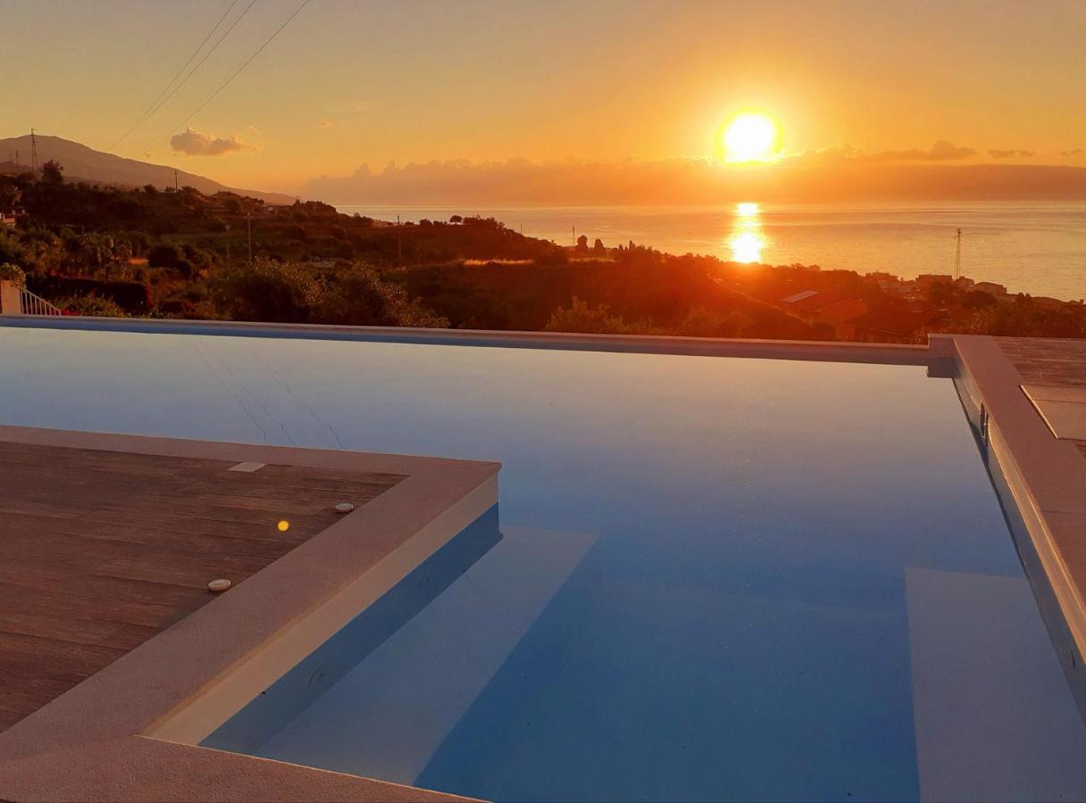 Villa Infinity ∞ Santa Teresa Di Riva Exterior foto